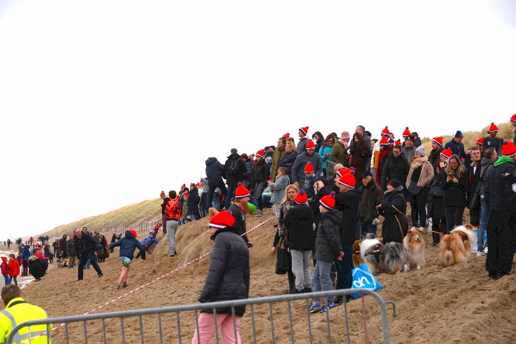 ../Images/Nieuwjaarsduik Nederzandt 2018 002.jpg